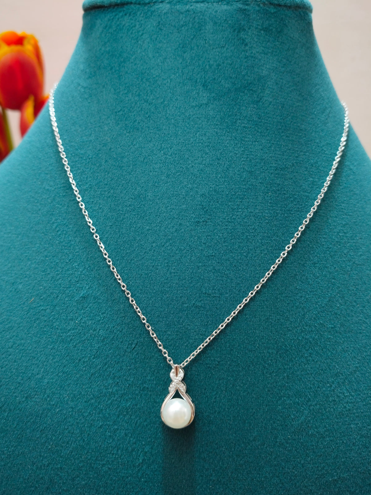 Silver pearl chain pendant