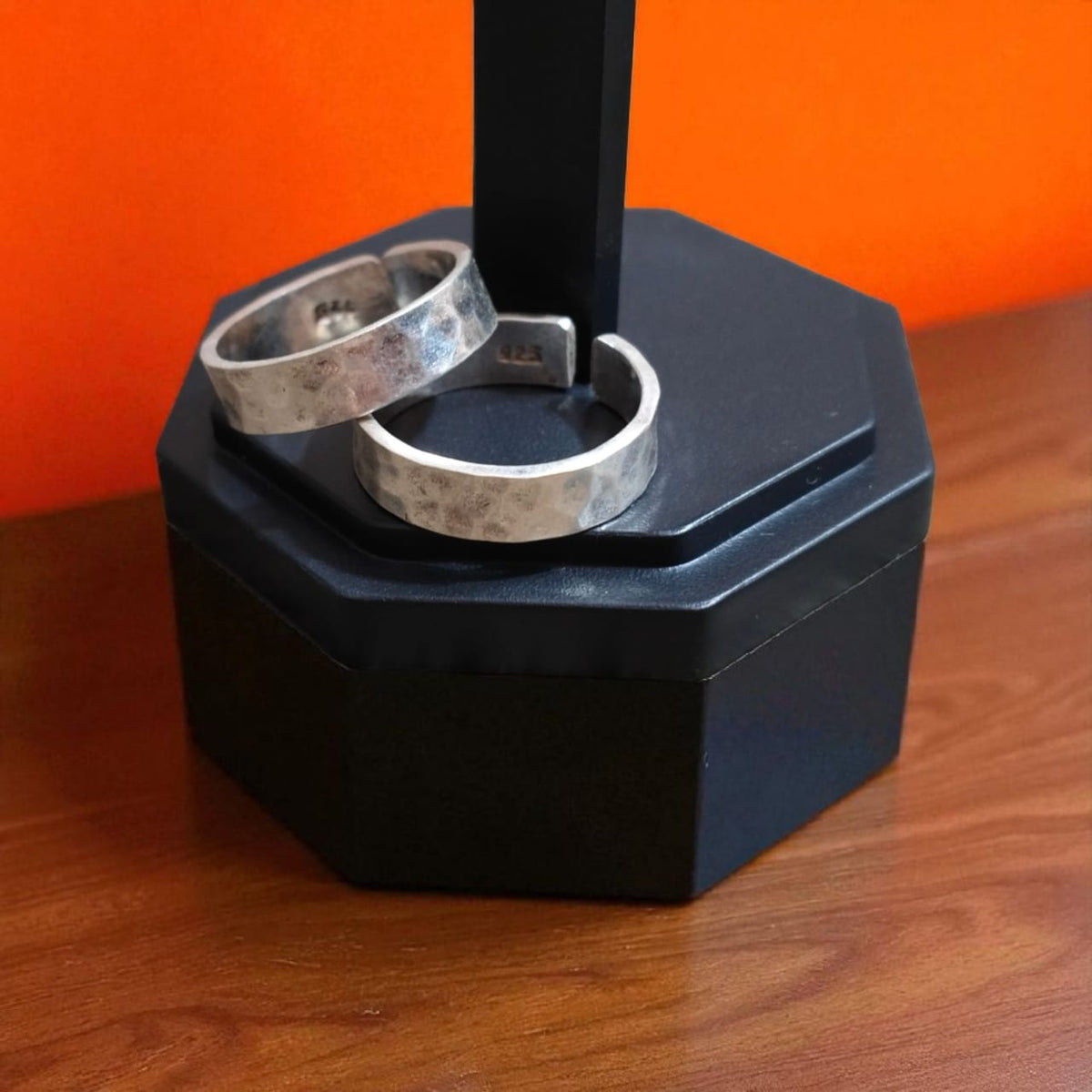 Handcrafted hammered band style toe rings